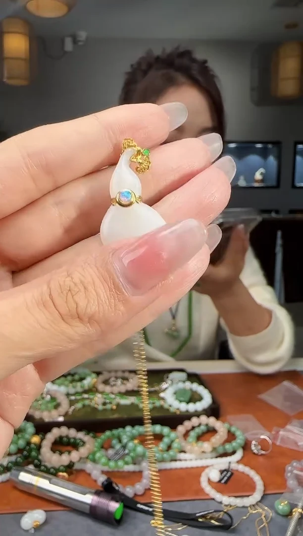 吊坠(不含链)18K金镶嵌和田玉1