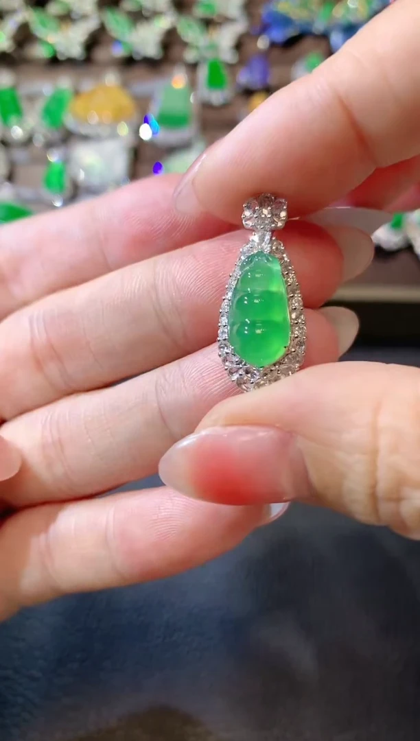 【闪购商品】翡翠吊坠(不含链)18K金镶嵌D45