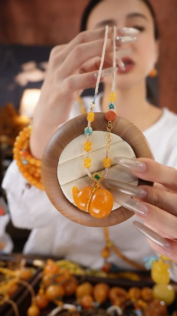 琥珀颈饰未镶嵌颈饰