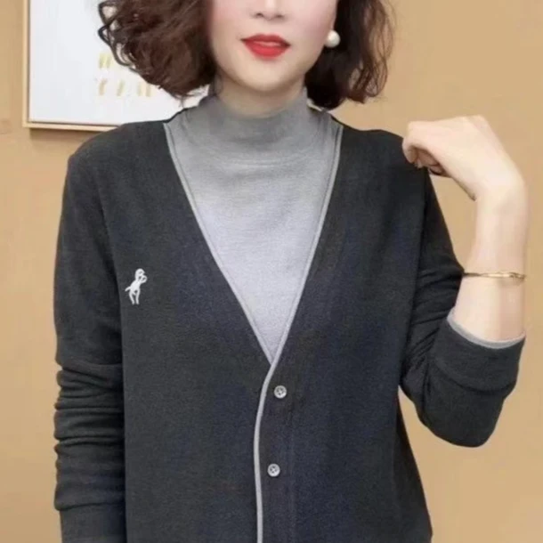 德绒长袖t恤女秋冬新款假两件半高领刺绣时尚减龄保暖流光风打底