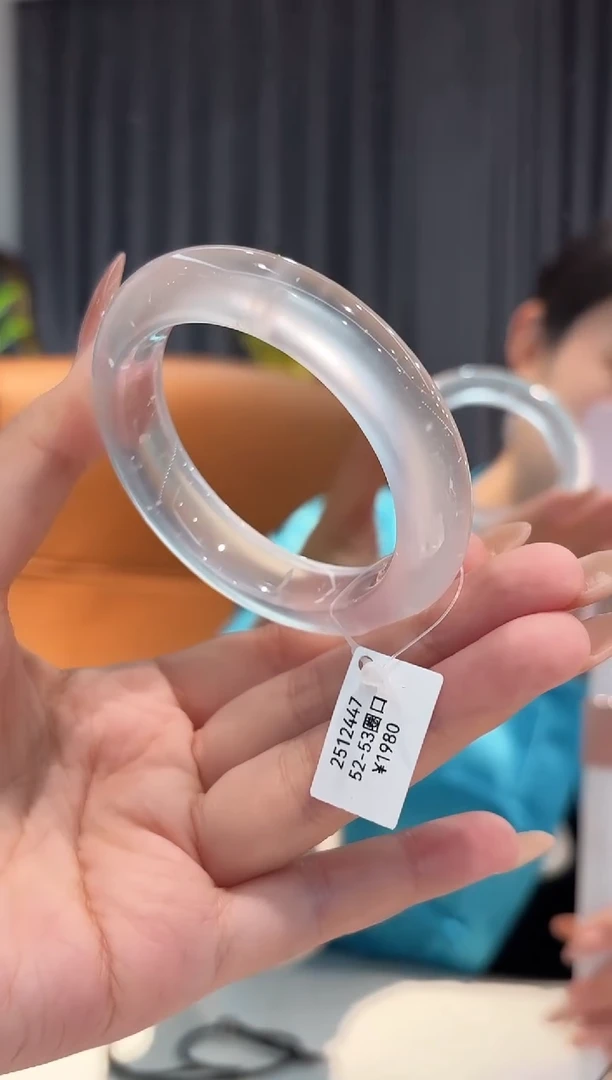 未镶嵌手镯石英质玉12447