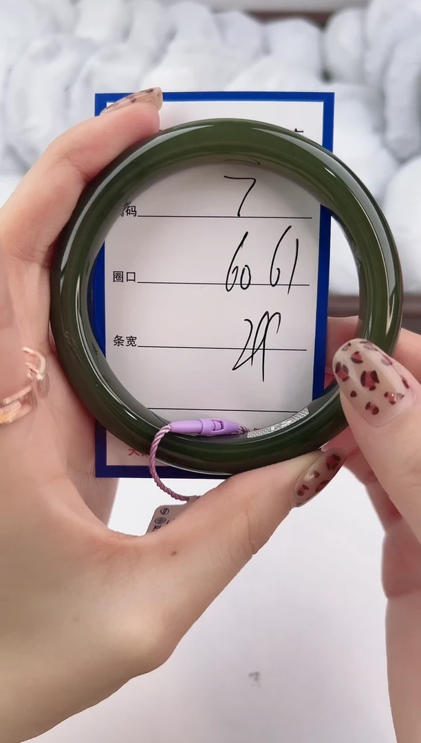 未镶嵌手镯和田玉7颜色微差无瑕疵