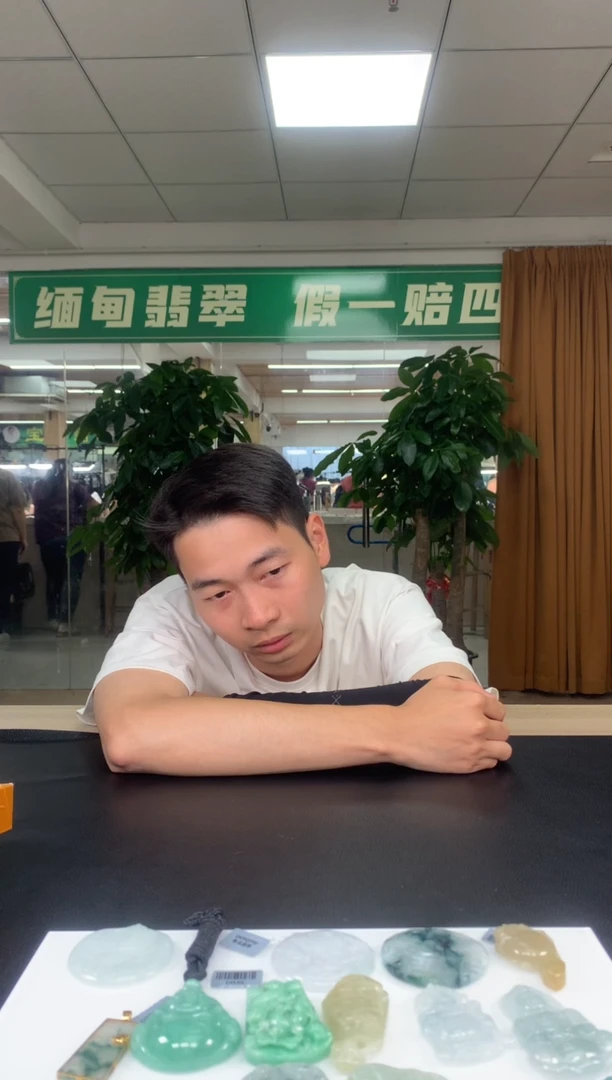 未镶嵌定制翡翠角*?          *785862