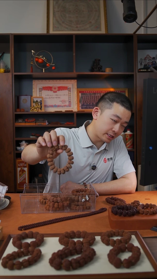 金刚菩提手串夹板 随机尺寸 头部偏浅