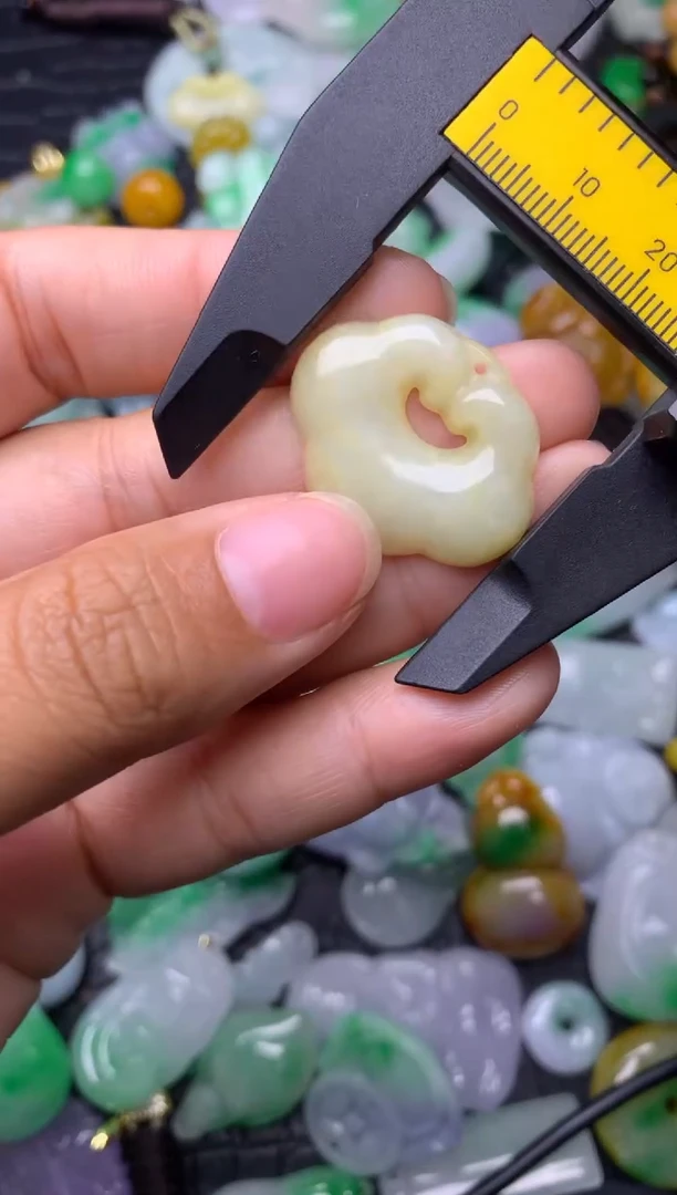 颈饰未镶嵌翡翠缅甸翡翠吊坠