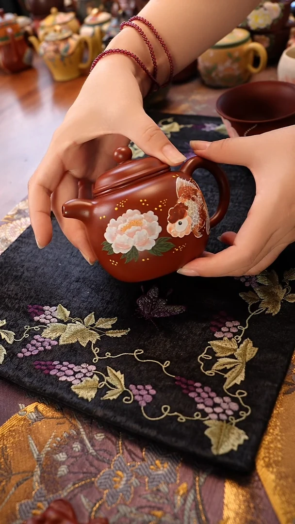 紫砂茶宠朱泥匏樽壶 鱼戏牡丹