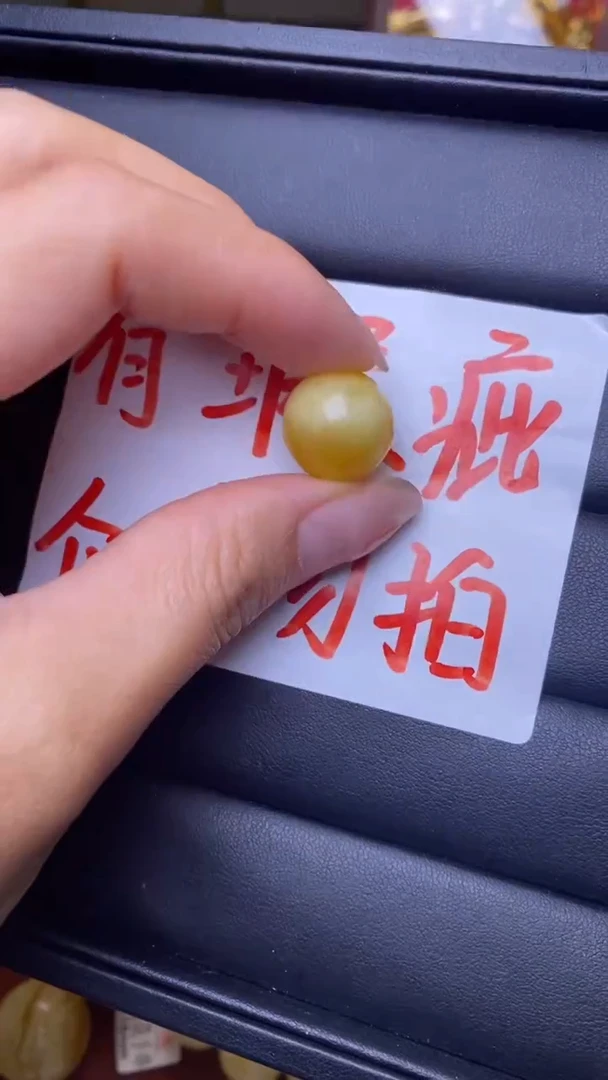 未镶嵌琥珀裸石葵. 53