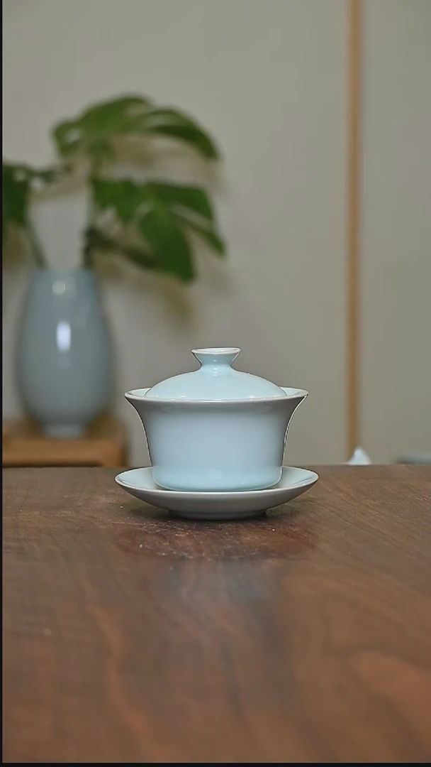碗马蹄盖碗 天青 微瑕 朱家款