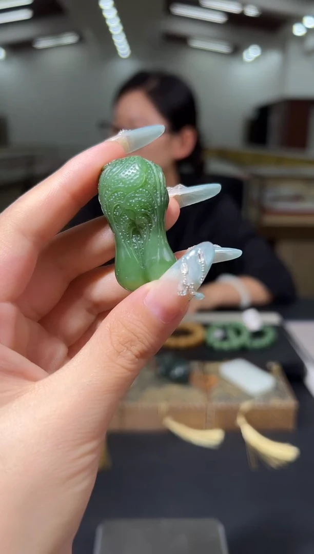 和田玉未镶嵌把件碧玉白菜