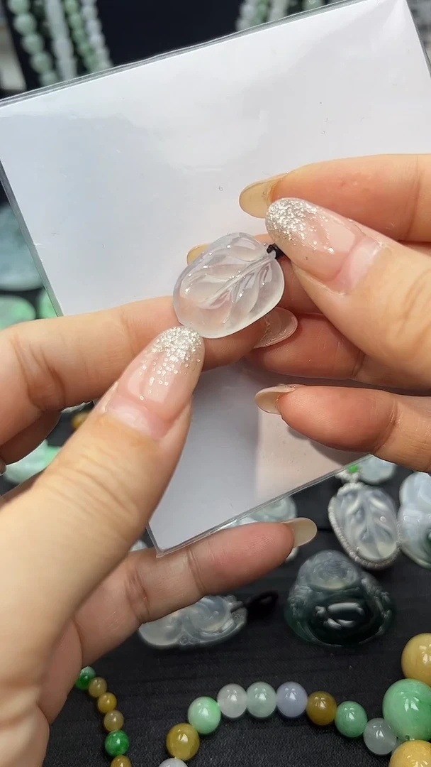 颈饰未镶嵌翡翠叶子