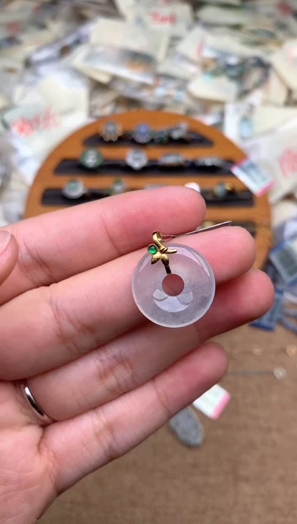 18K金镶嵌挂件翡翠一