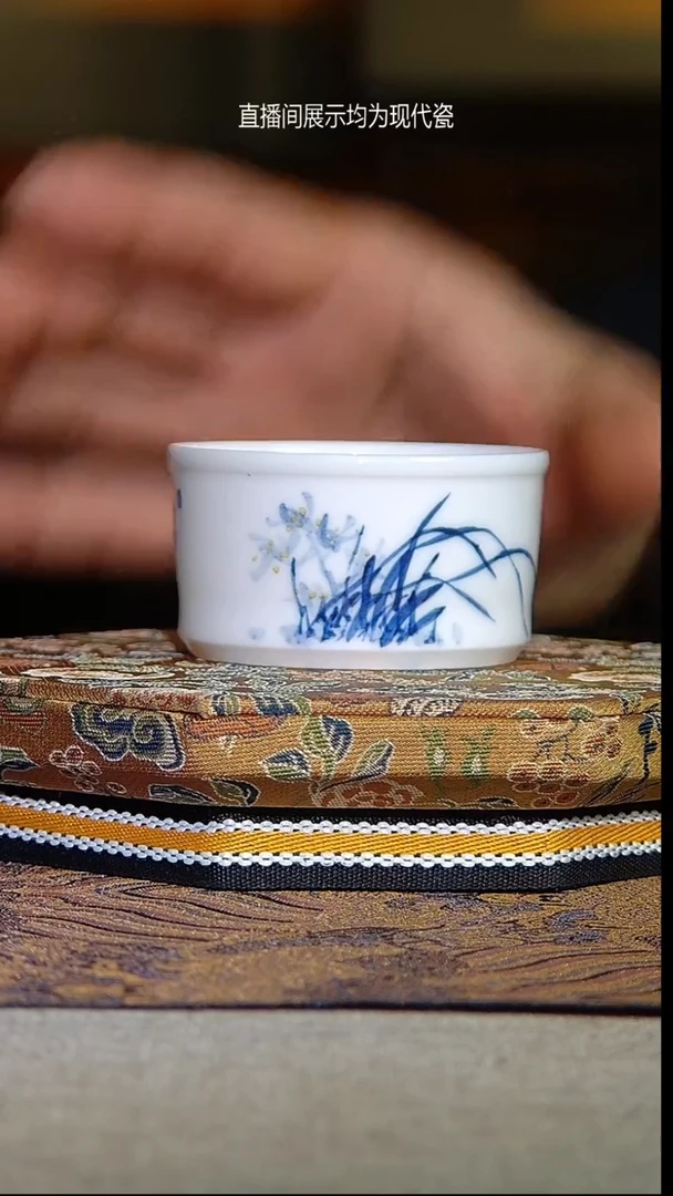 景德镇全手绘高温青花兰花缸杯（微瑕）