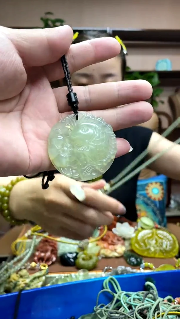 未镶嵌岫玉吊坠·