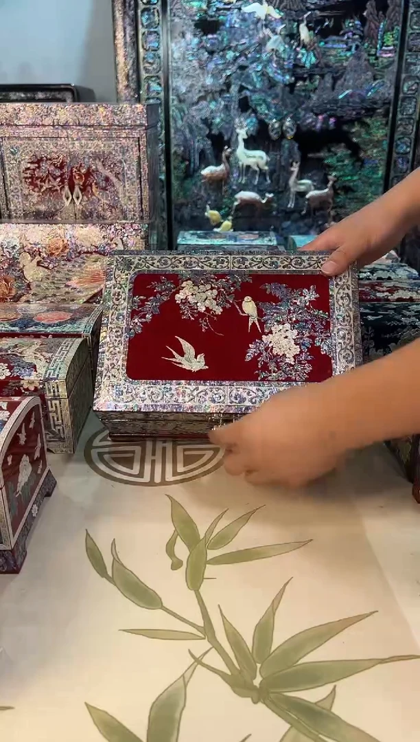 鱼锁满贝底·弘贝雅螺钿漆器文化馆