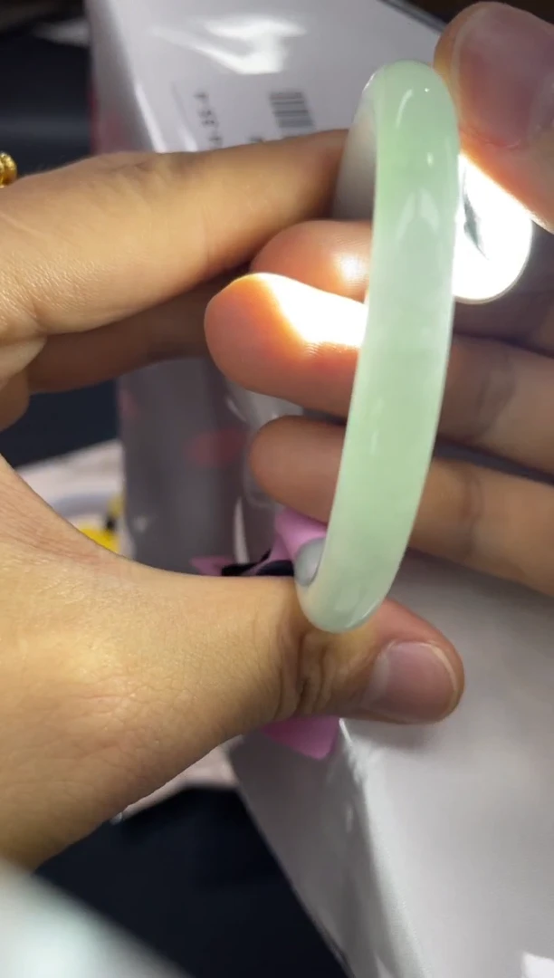 未镶嵌手镯翡翠?*儿翡翠手镯