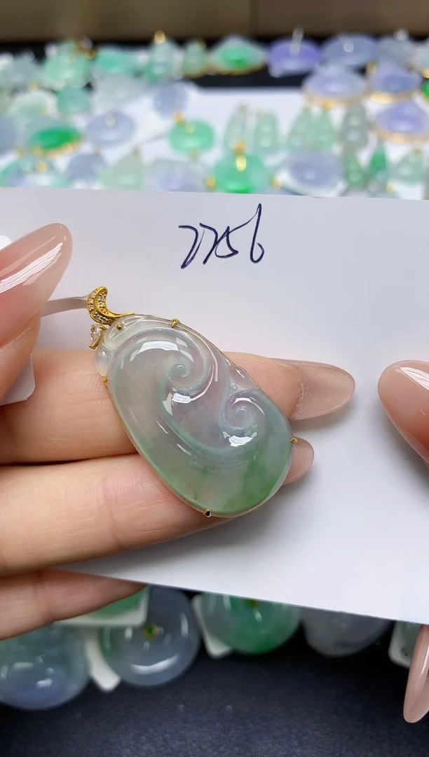 翡翠18K金镶嵌颈饰 天然缅甸翡翠A货