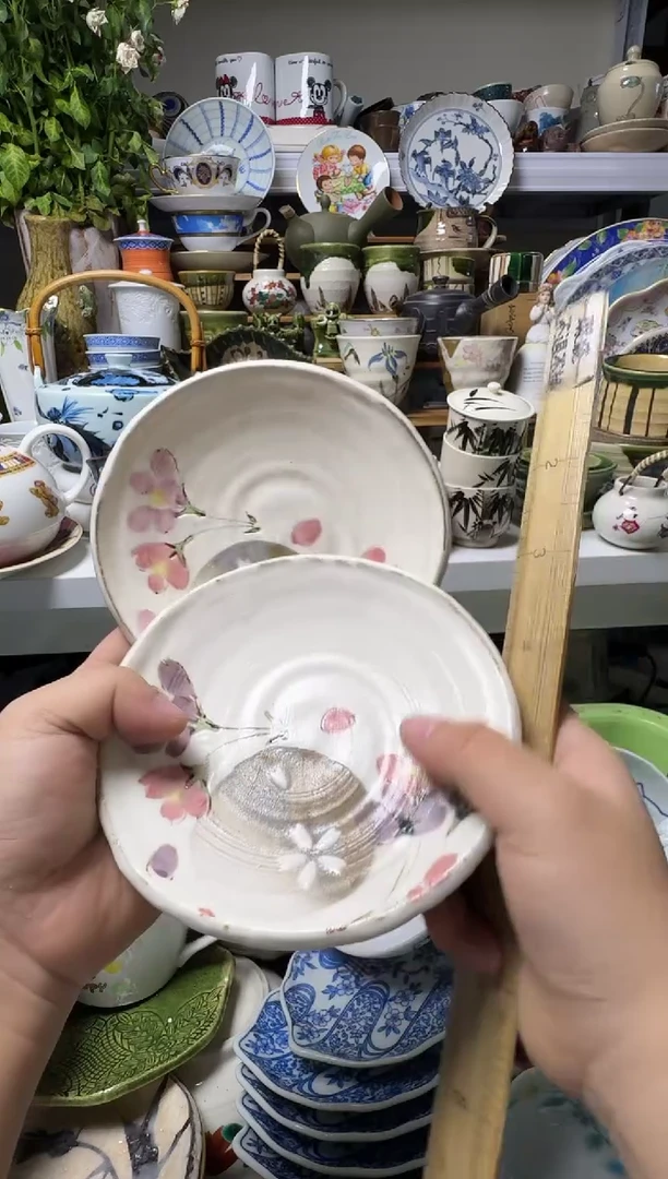 中古瓷器，默认微瑕-口径13，2片55米，粗陶碟，带底款。067