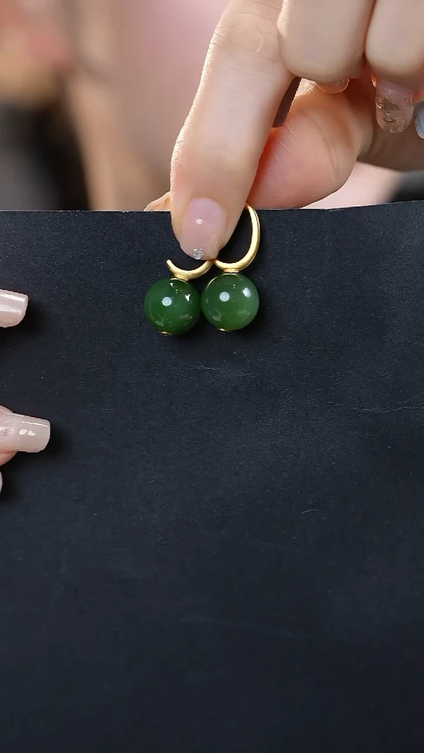 18K金镶嵌和田玉耳饰1