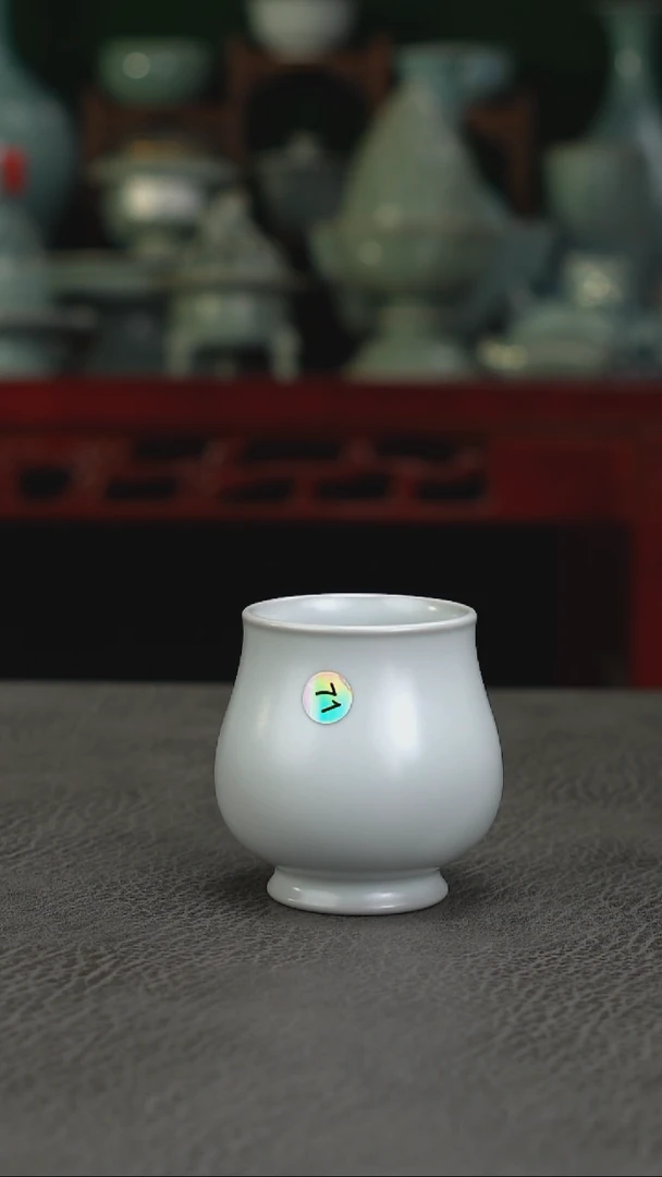 71号月白卷足玉兰杯无纹有瑕福利简包~帆