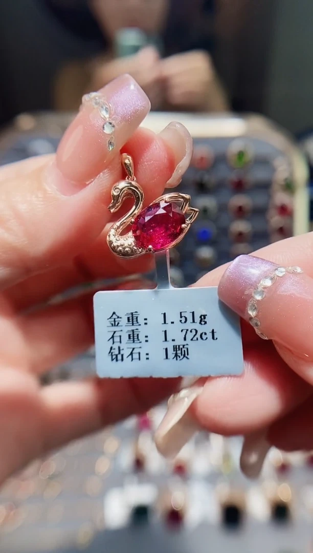 颈饰18K金镶嵌碧玺1.72.