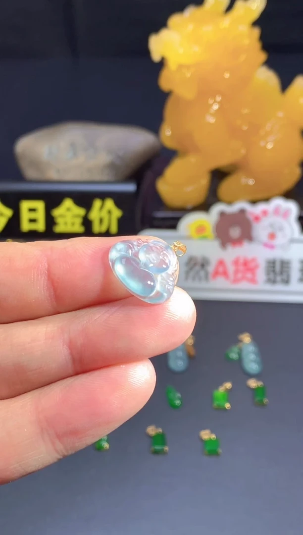 翡翠18K金镶嵌颈饰