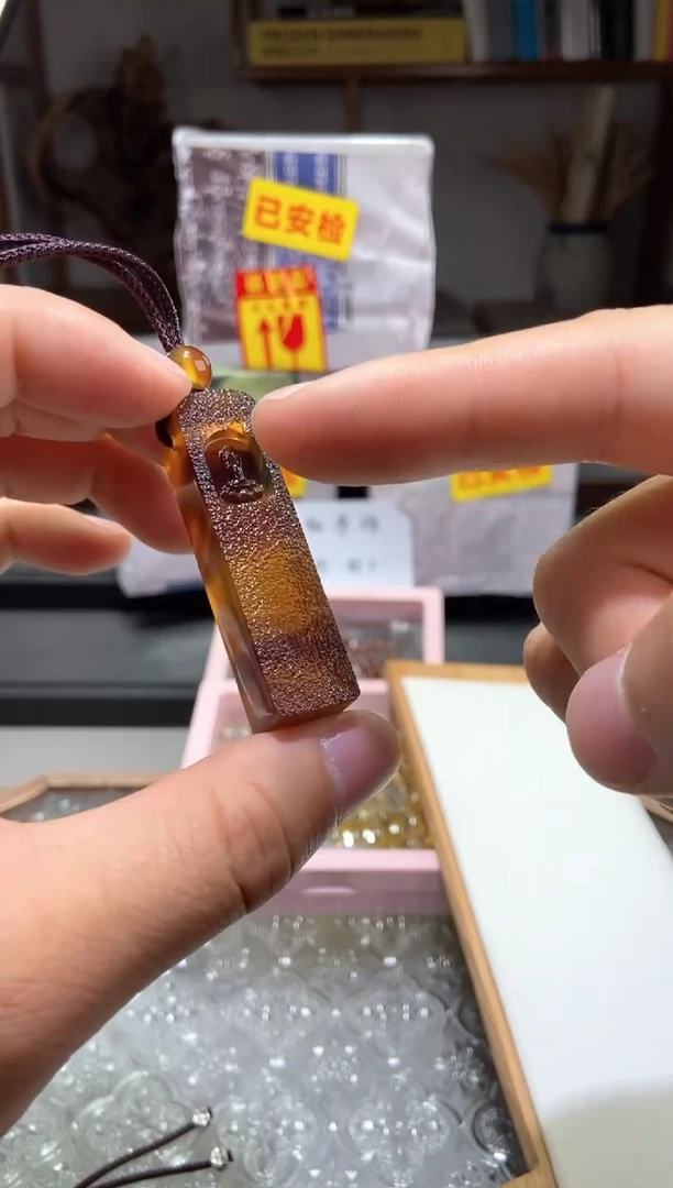 琥珀颈饰未镶嵌石窟悟道