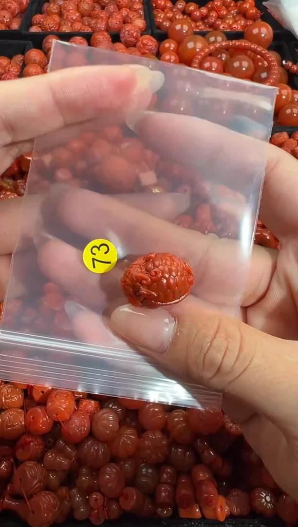 南红玛瑙未镶嵌颈饰1