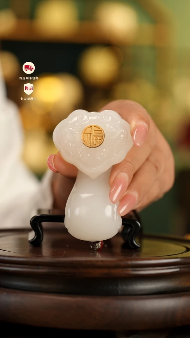 云南石荔枝白雕刻：福禄如意手把件