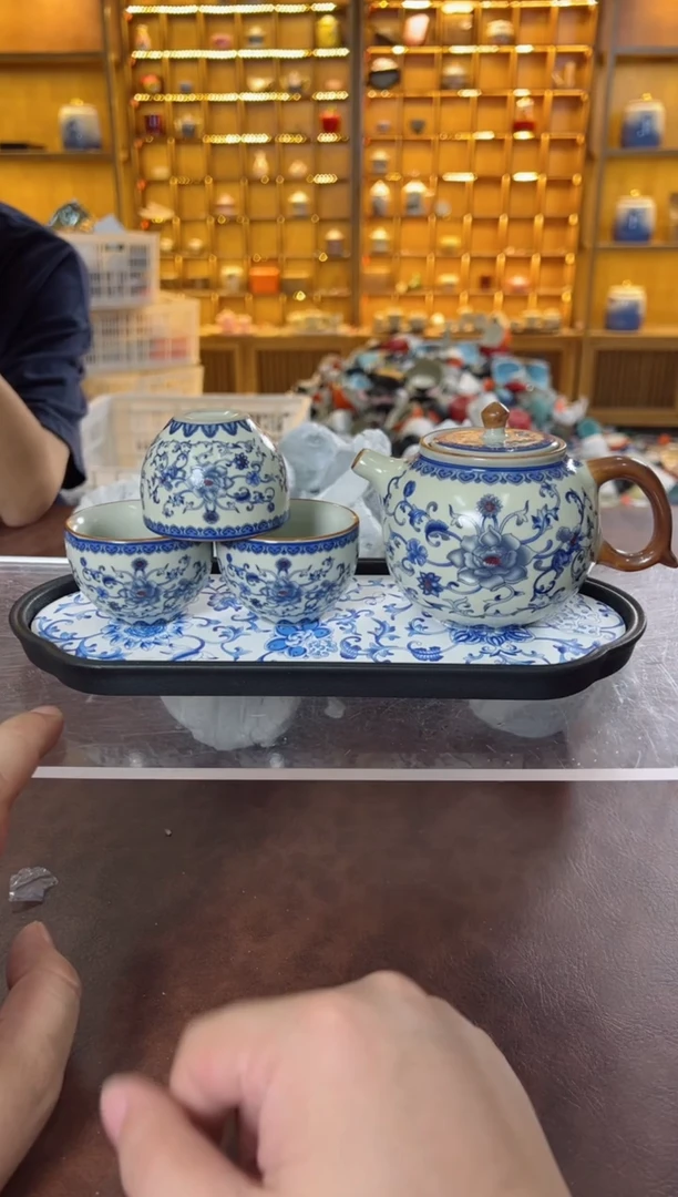 瓷片鸣盏居11111111缠枝莲壶+3杯+茶盘