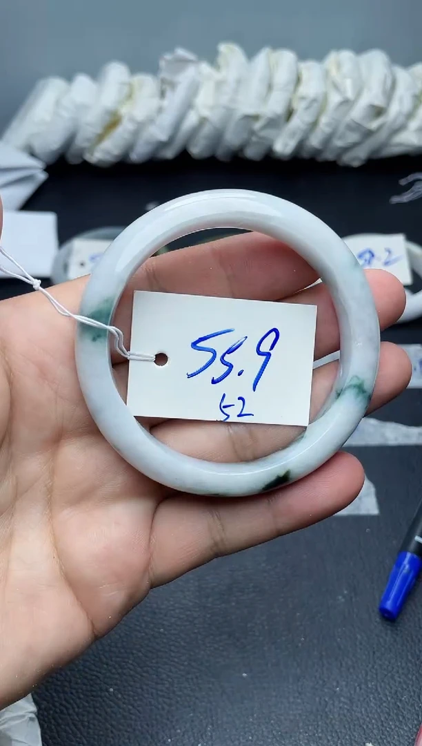 翡翠手镯未镶嵌52