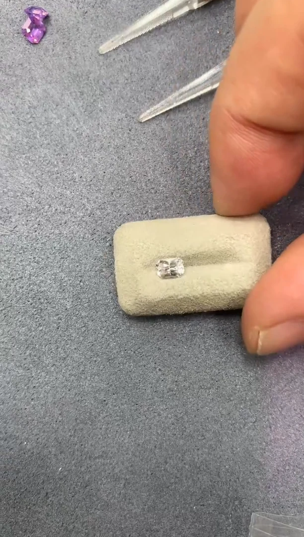 裸石蓝宝石0.6ct 16