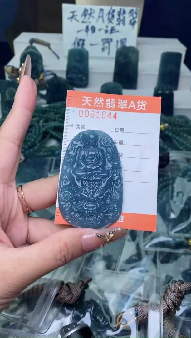 翡翠未镶嵌颈饰