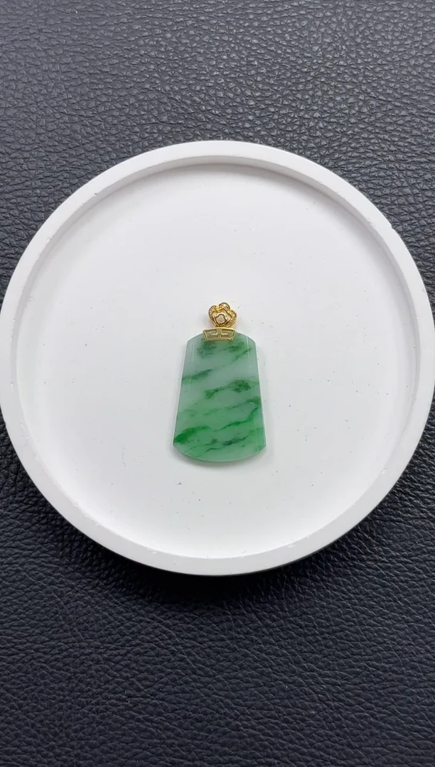 颈饰18K金镶嵌翡翠YM1401-2 无事牌