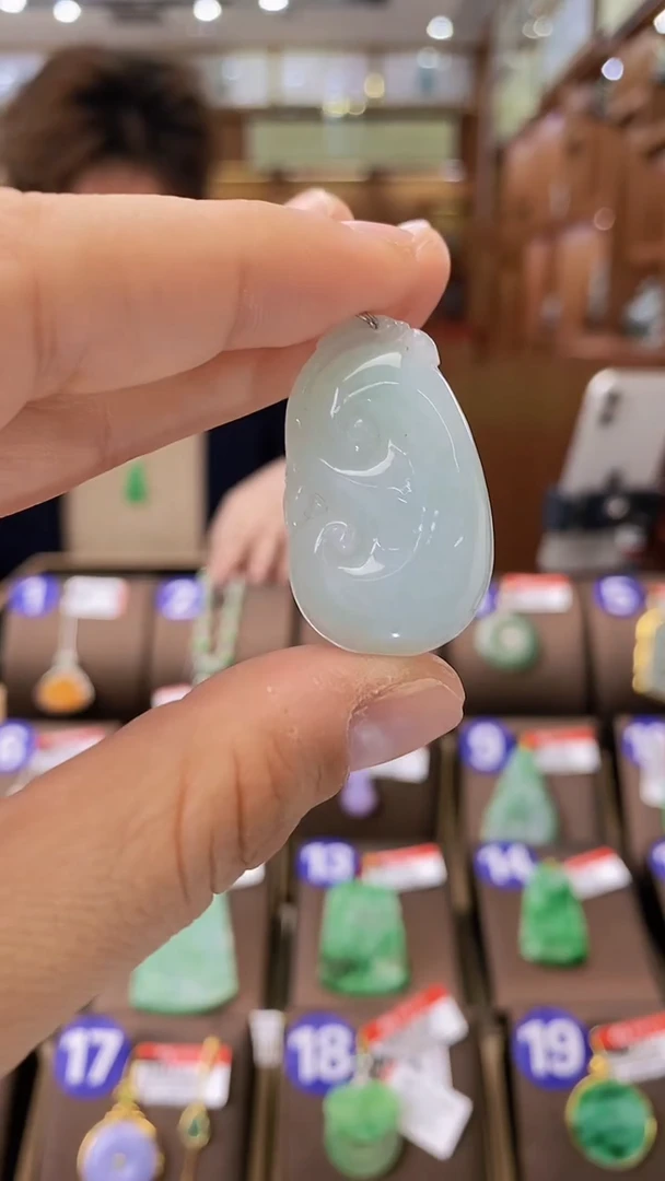 【闪购商品】翡翠颈饰未镶嵌如意