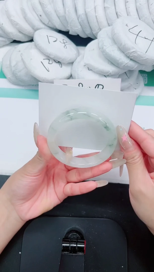 石英质玉手镯未镶嵌636-56.5