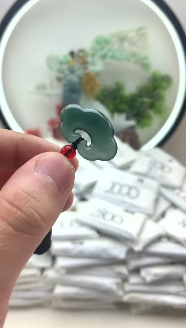 颈饰未镶嵌翡翠如意