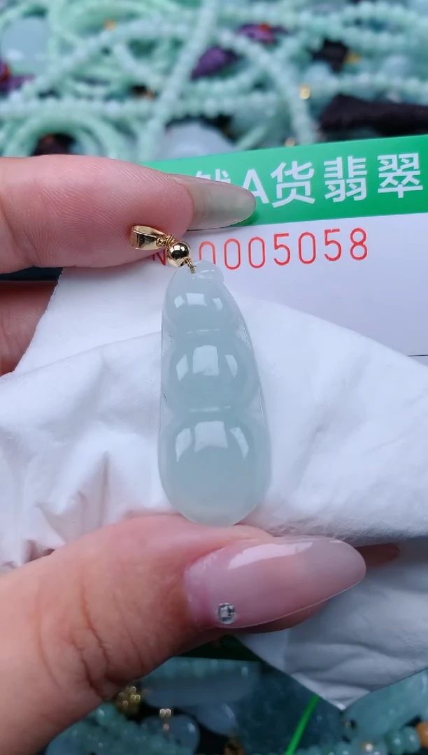 翡翠未镶嵌颈饰.0005058