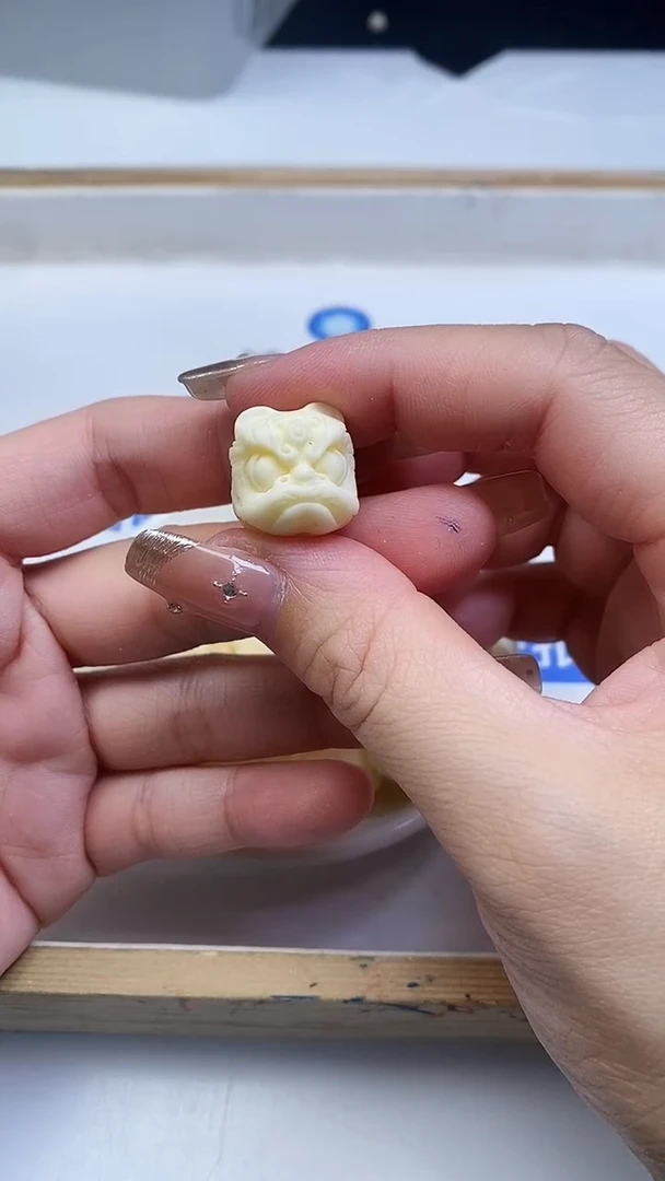 菩提散珠A1702 牙 牙果 醒狮头17*16mm3个8元