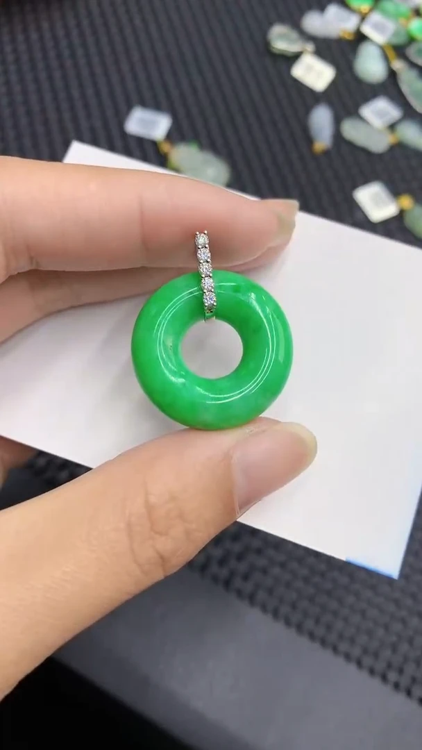 【闪购商品】翡翠颈饰18K金镶嵌            8