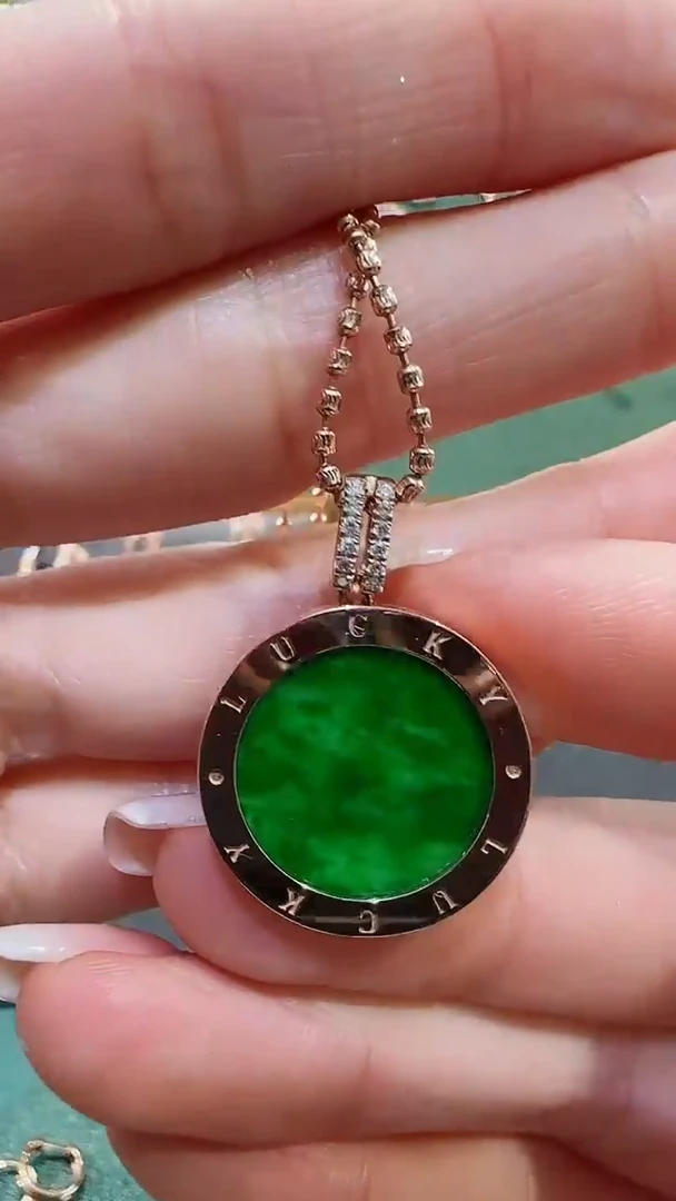 【闪购商品】翡翠吊坠(不含链)18K金镶嵌翡翠吊坠多样性发货发其一