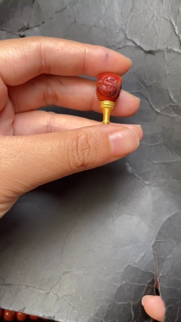 18K金镶嵌三通南红玛瑙112