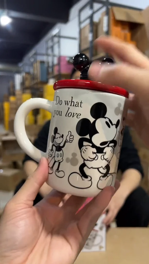 【闪购商品】杯原盒米奇手稿带盖杯