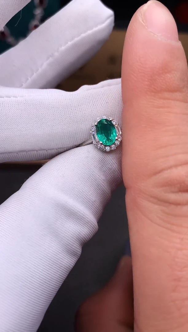 银S925镶嵌戒指祖母绿...