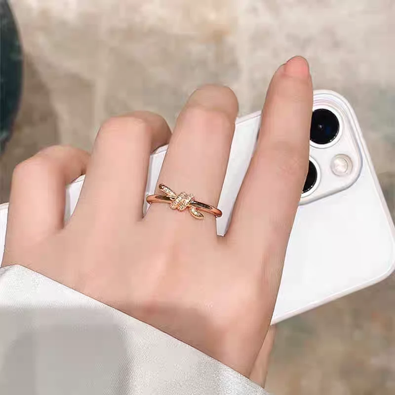 铜合金锆石戒指 BIBI【扭扭结】戒指EH067