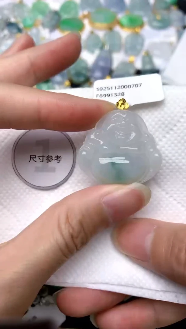 颈饰18K金镶嵌翡翠天然A货翡翠