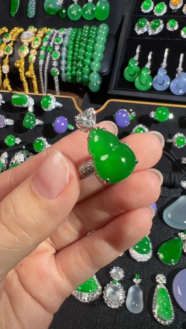 吊坠(不含链)18K金镶嵌翡翠葫芦
