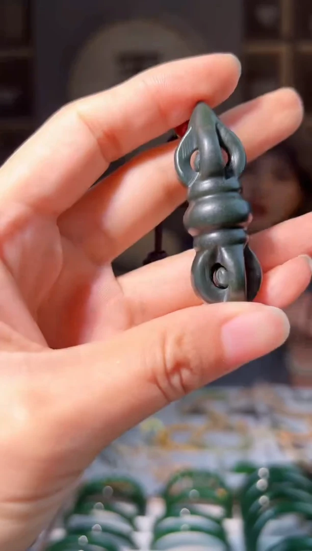 颈饰未镶嵌和田玉拍一发一，拍一发一