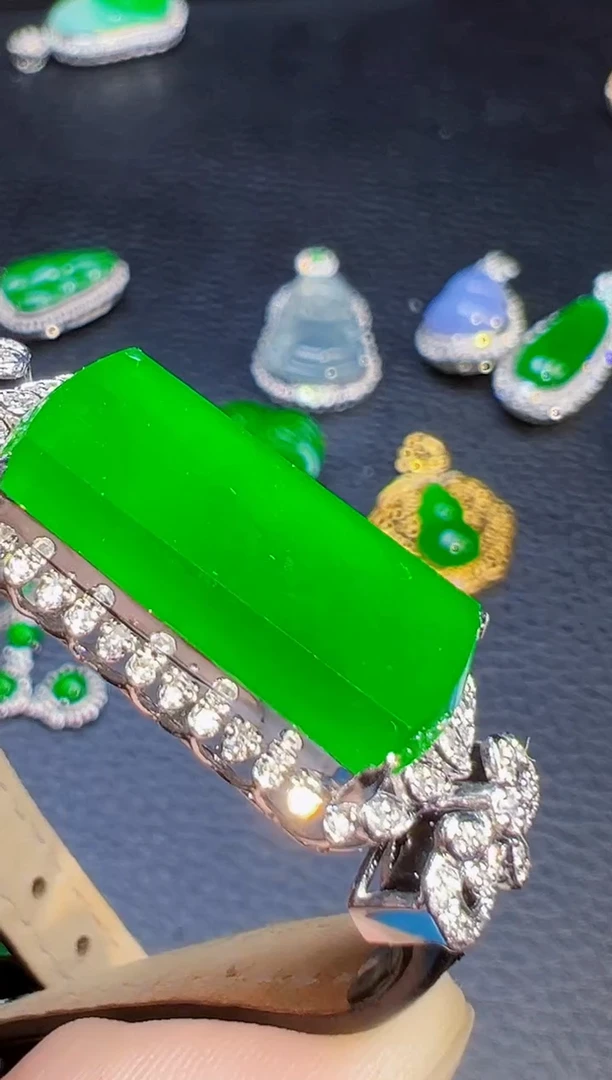 18K金镶嵌手链翡翠枫**了翡翠