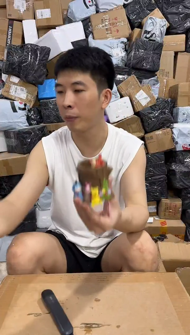 瓷片维尼树桩笔筒 树脂