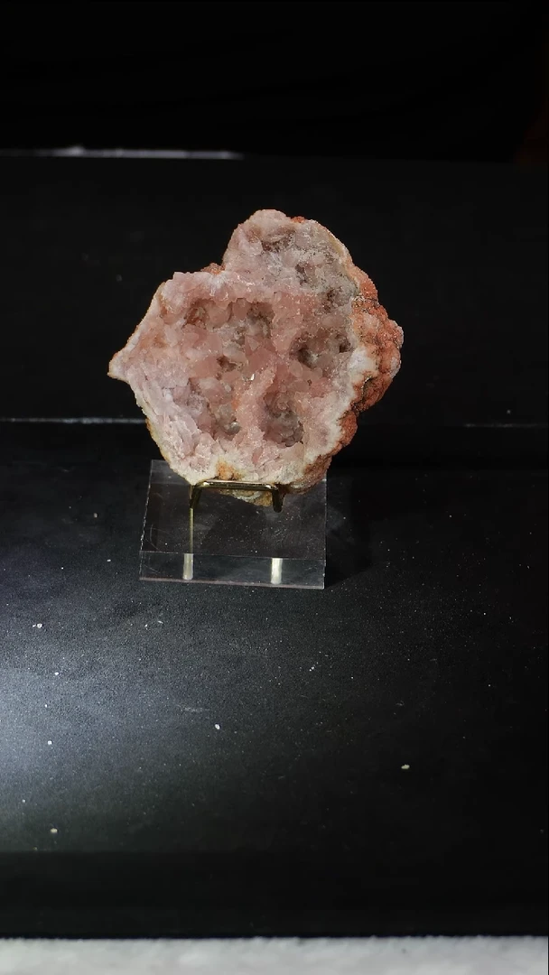 未镶嵌珠宝半成品水晶粉晶洞D106